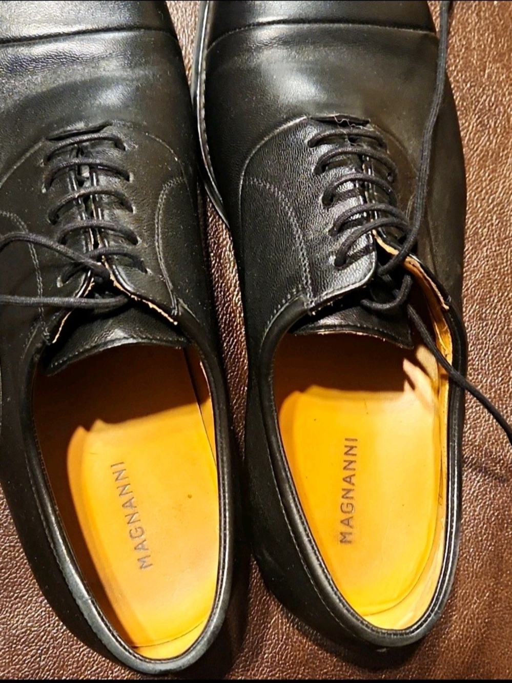 Magnanni Black Leather Cap-Toe Derby Shoes